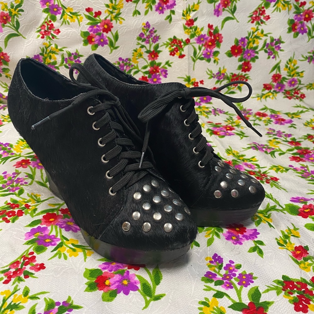 Kenzie Pretty Girl Studded Wedges SZ. 7.5